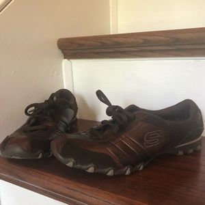 Sketcher’s tennis shoes